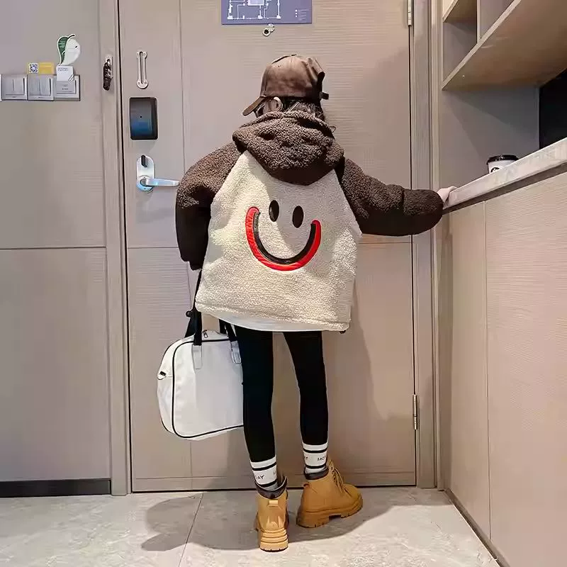 Девочки 2024 новые пальто из овечьей шерсти осенью и зимой одеты иностранные дети хлопок утолщенные детские шерстяные свитера зимний прилив