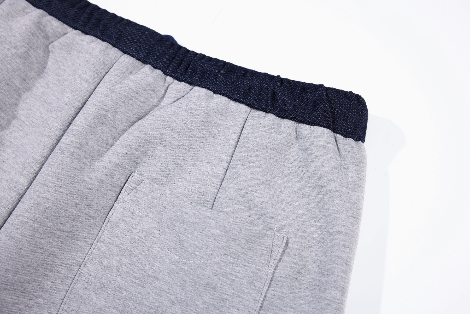 Joggers unisexes déstructurés – Pantalon de survêtement streetwear oversize avec ourlet biseauté et technologie anti-froissage (24 % coton, gris, S-XL)_voghion.com