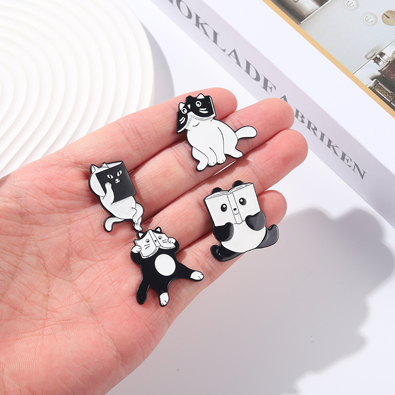 Cartoon Style Cat Alloy Stoving Varnish Metal Brooches display picture 8