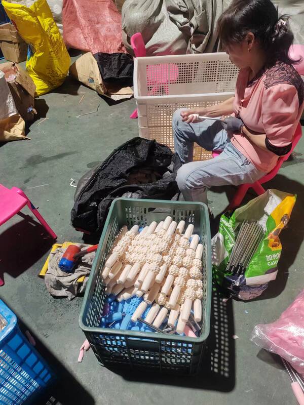 フィットネスのマッサージ棒のローラーの子供の成人の足の筋肉はやせている足の神器のヨガのローラーの狼の歯の棒を緩めます。|undefined