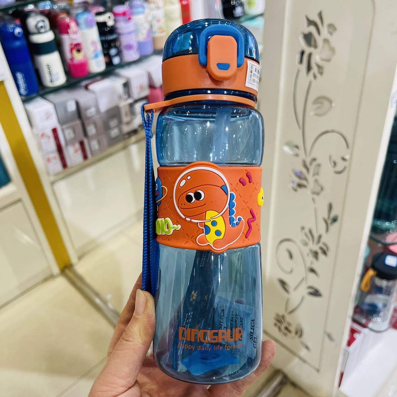 Yichang2025 nuevo dibujo animado lindo lindo taza de plástico de niños estudiantes taza de agua deportiva portátil taza de paja transfronteriza