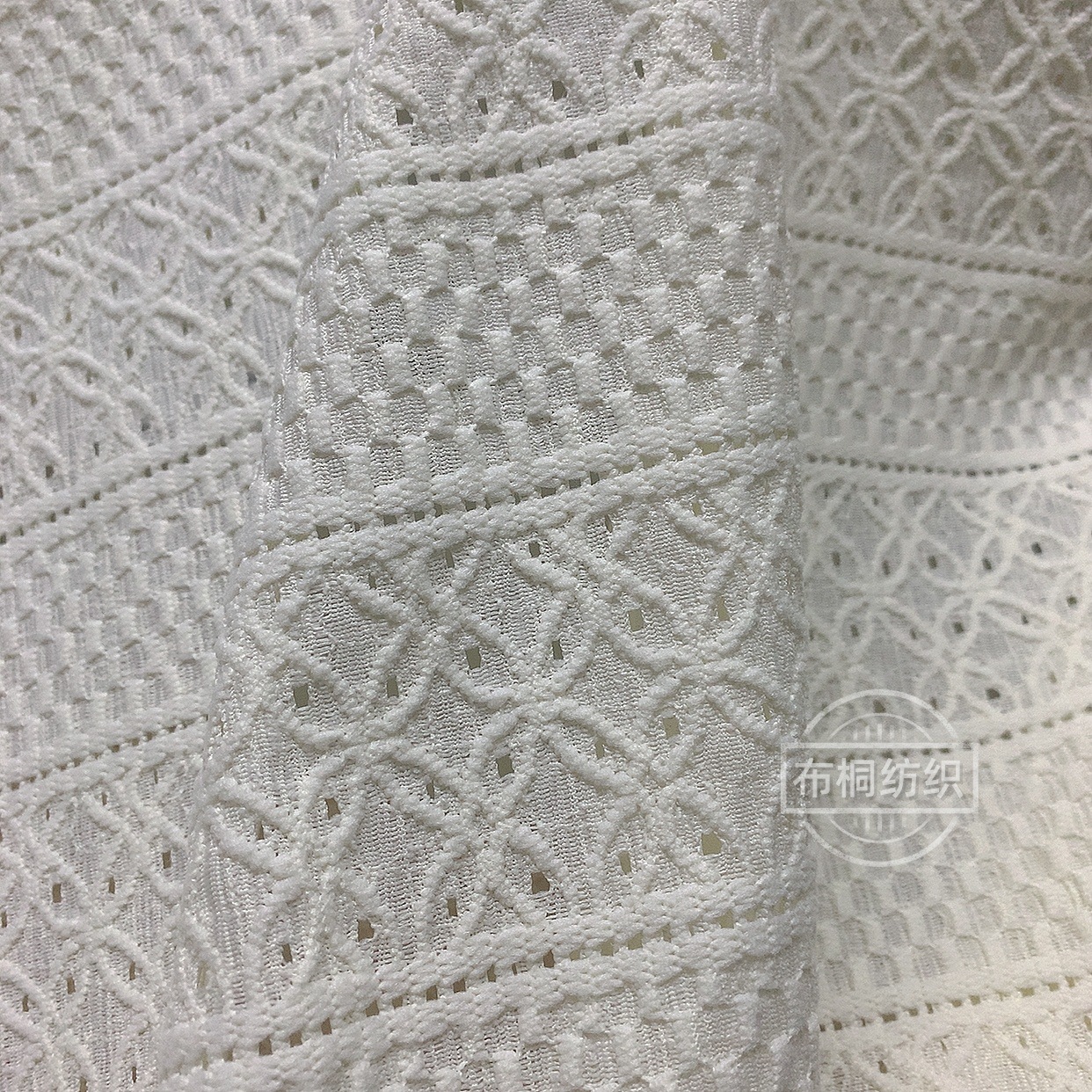 Tejido Jacquard hueco soluble en agua moda hombre camisa de punto suelta camisa texturizada tela
