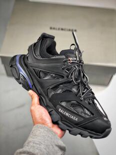 ���＃ԭ����Track1.0�ϵ�ЬLED�����Ь �ٴ������\�����e��ŮЬ