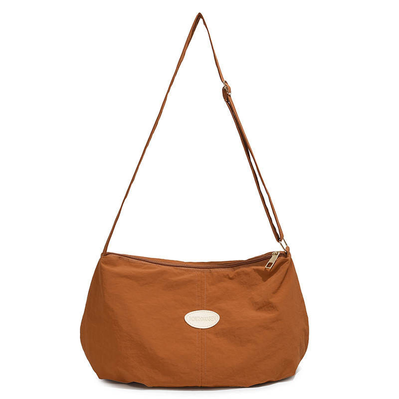 Bolso de color sólido universal 2025, nuevo bolso de bolsas de bolsas de bolsas de moda de hombro, mochila de viaje casual para hombres y mujeres.