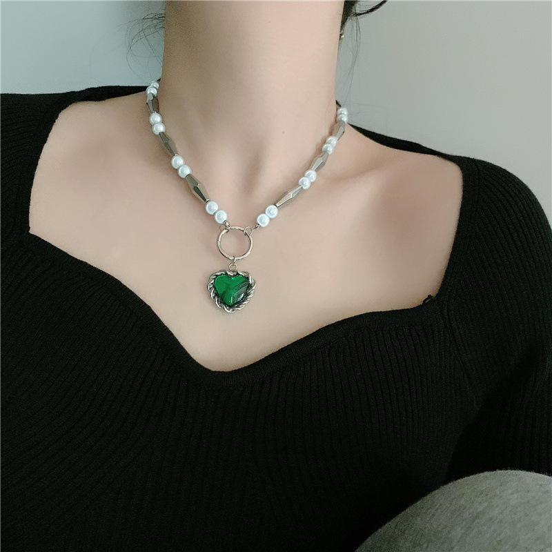 Fashion Green Heart-shape Pearl Necklace Wholesale display picture 2