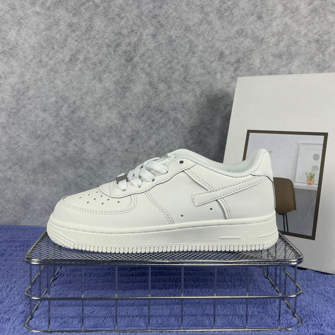 Top Fashionable and Versatile Children's Casual Sports Shoes, Featuring Breathable Holes That Balance Breathability and Comfort