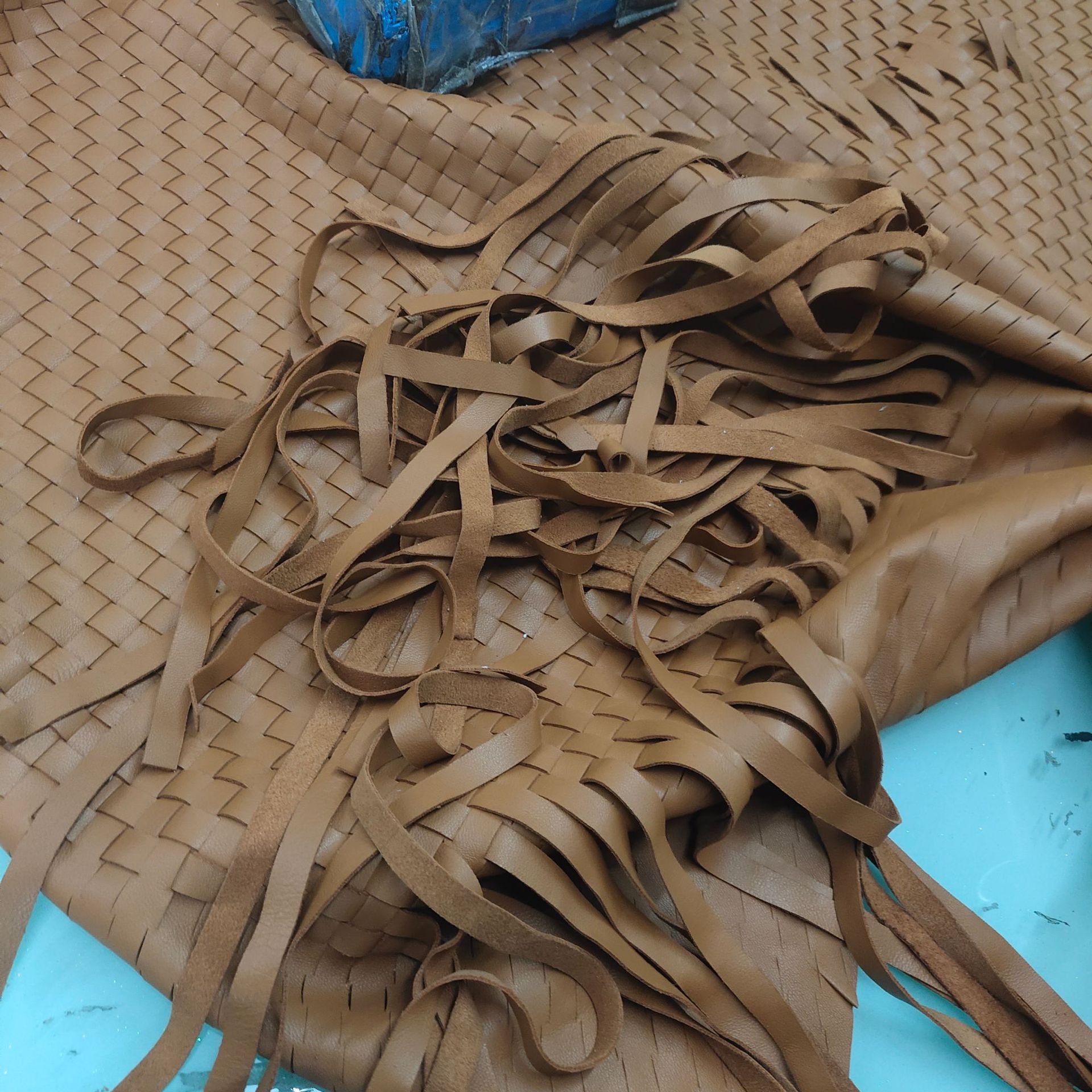 厂家直销手工编织牛皮 餐垫坐垫皮革手机壳格子真皮面料