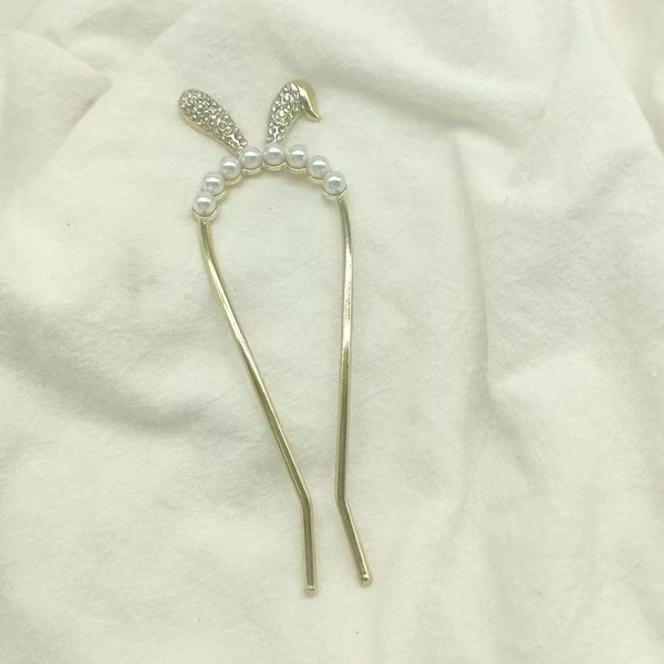 Two tooth-Rabbit ear golden color