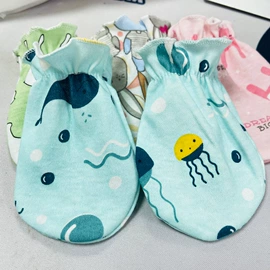 布尿裤;抱被抱毯;连身衣、爬服