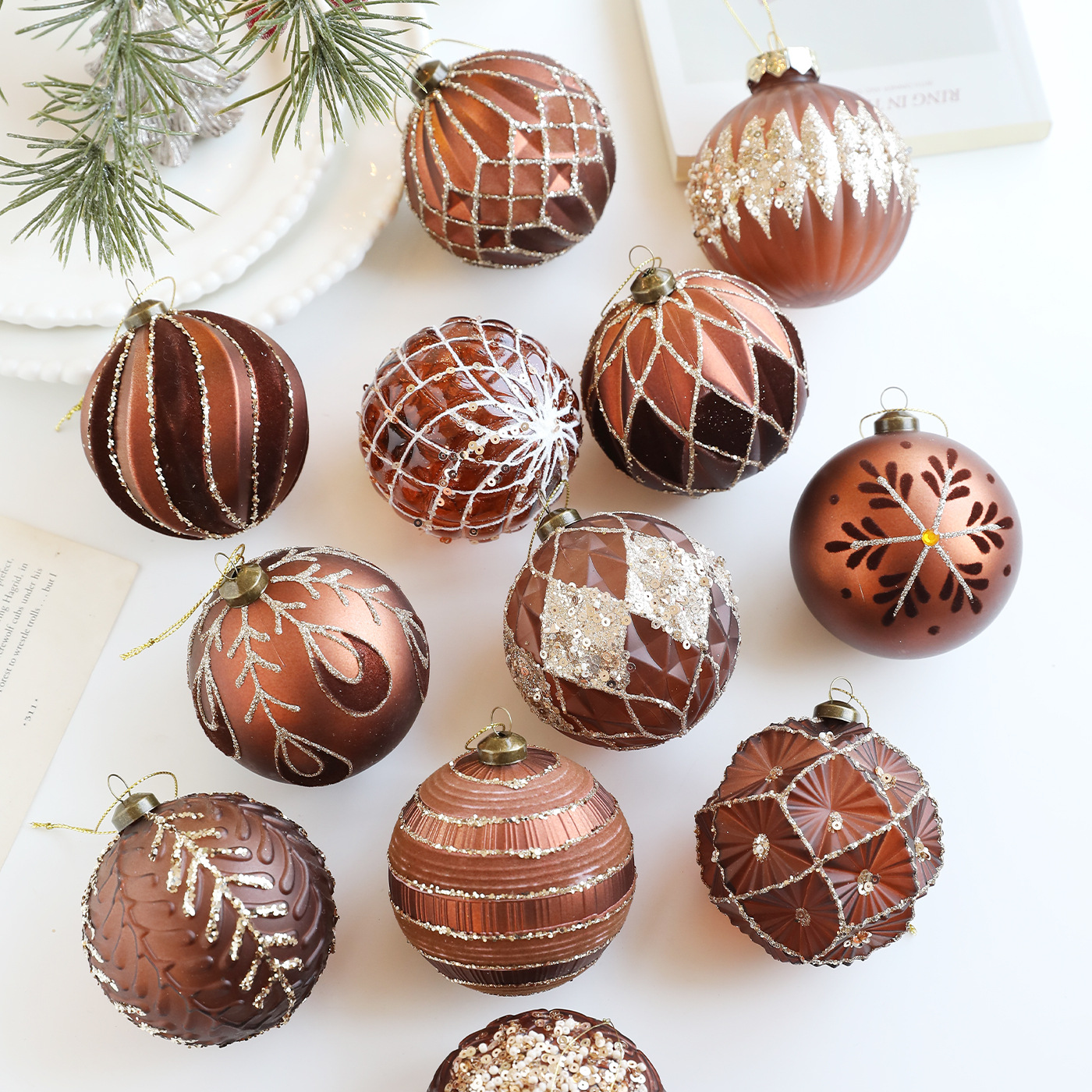 Nuevo producto 8CM bola de Navidad color café polvo oro polvo retro árbol de Navidad colgante bola decoración colgante diseño colgante