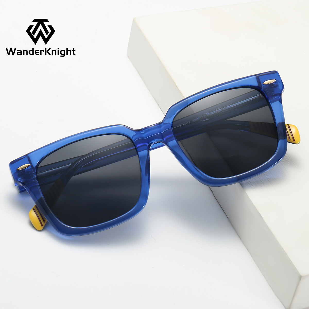 Classic retro fashionable quality sunglasses for men and women
