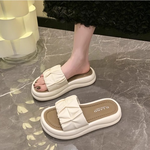 Flip-flops for women, summer outerwear 2025 fashion thick sole platform sandals, super hot beach pleated one-piece flip-flops