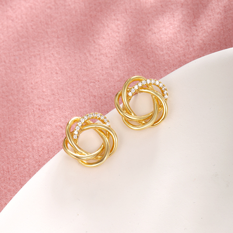 Xuping joyería aleación de cobre galvanizado oro verdadero flores pernos de orejas femeninos de alta calidad nicho dulce pequeño fresco adornos de orejas personalizados