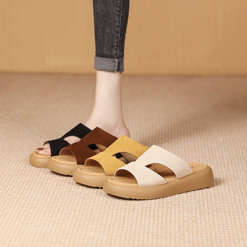 Трансграничные большие размеры толстые подошвы холодные тапочки летом носить на улице 2025 новая мода ретро дикий мягкий фон слово пляжная женщина