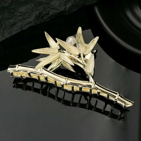 Bamboo crab pin from pearl