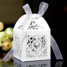 跨境婚礼激光镂空爱心喜糖盒心形糖盒巧克力包装盒工厂现货批发