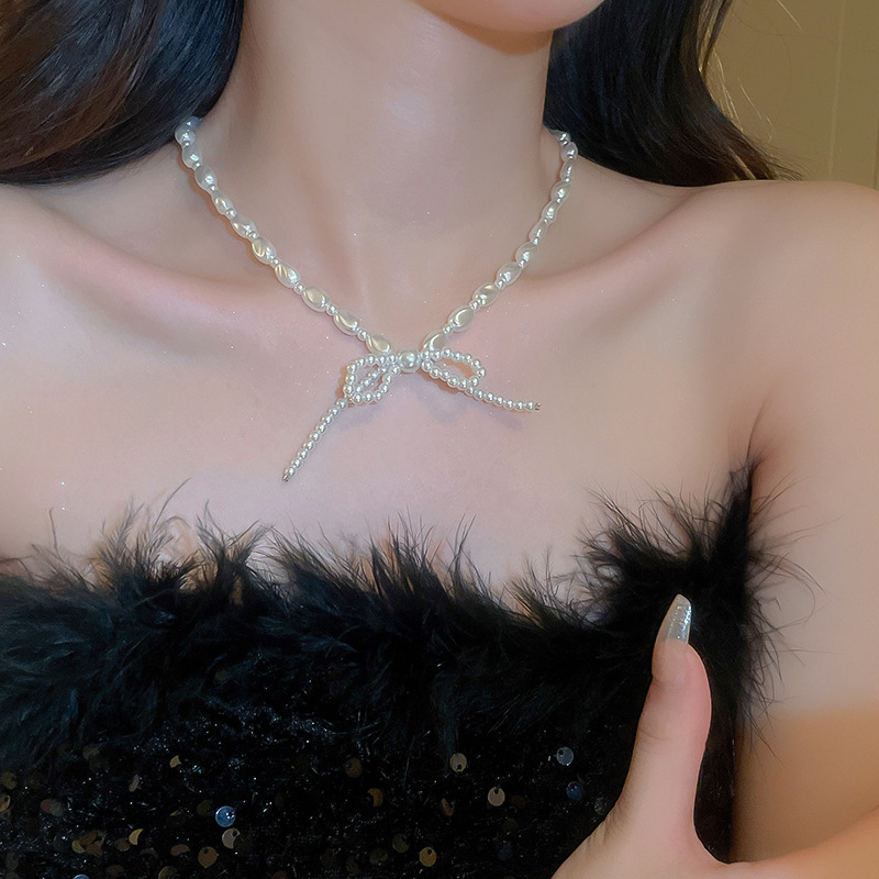 Collar de perlas con lazo de flor con cuentas francesas Elegante cadena de clavícula con sentido de alta gama retro ligero decoración de lujo femenino