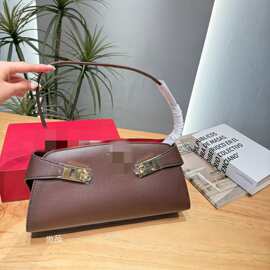 单肩包女新款锁扣斜挎包简约百搭通勤手提包
