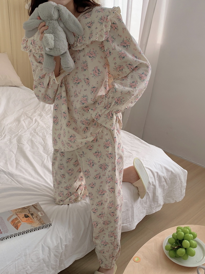 ピンクのスーツ