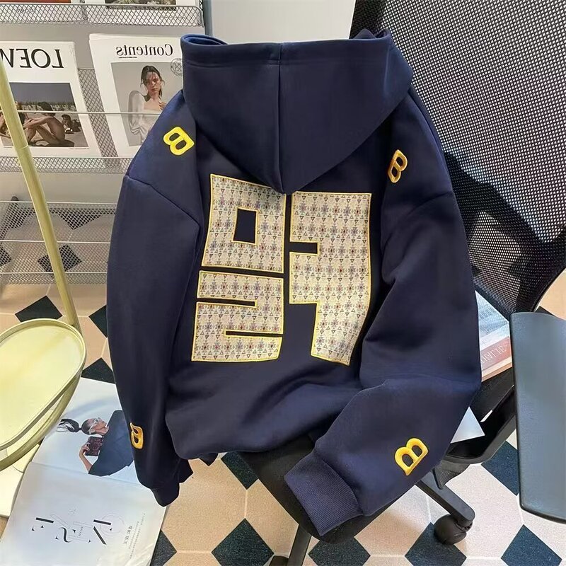 New trendy American-style letter-embroidered bomber jacket for men, perfect for spring and autumn, with a sophisticated silhouette and short baseball jacket design