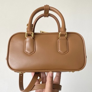 25���İٴ��������С����Ůԭ�S��ɫ��ʿ�D�μ�б���ܛ���p��