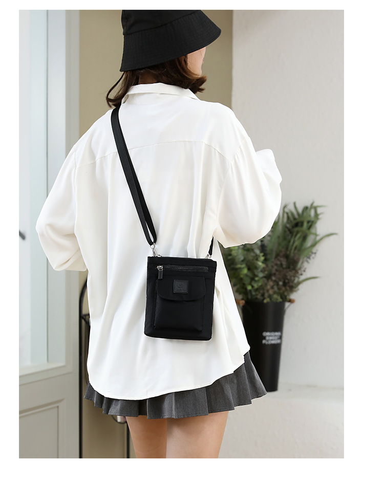 A new minimalist crossbody bag for women, a streetwear portable crossbody bag, water-resistant phone bag and waist bag undefined