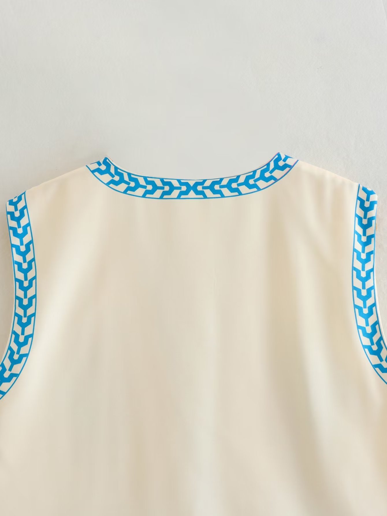 Ropa de mujer de estilo europeo y americano de comercio exterior 2023 verano nuevo retro impreso corte desgaste exterior cardigan chaleco estilo francés image 5