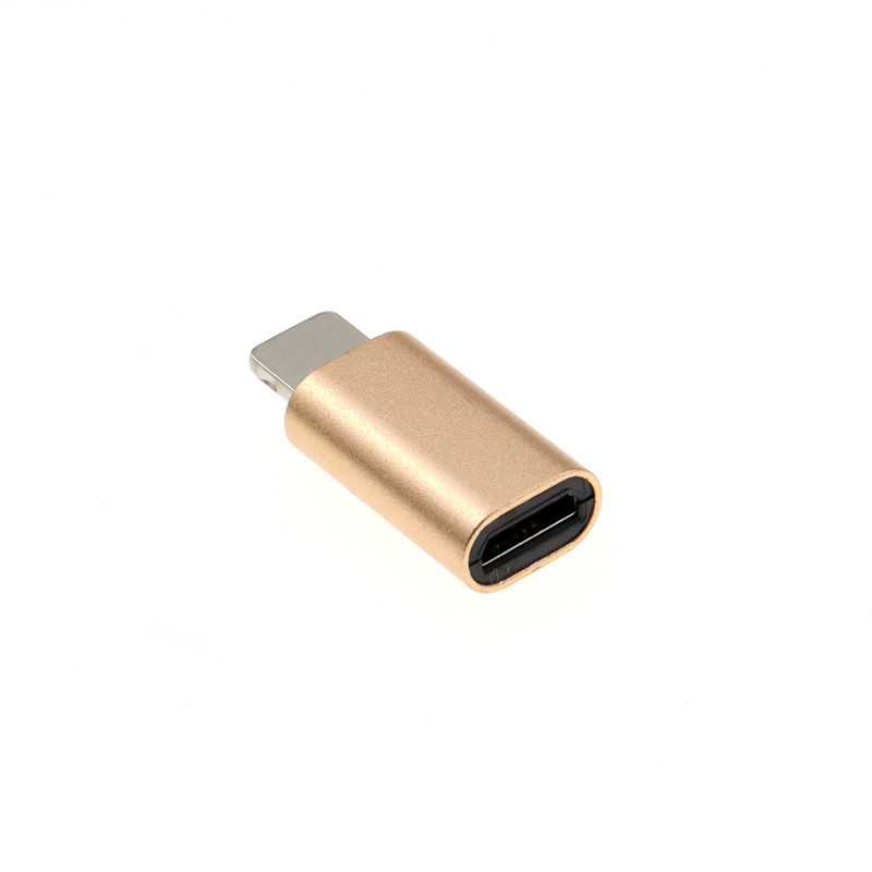 アップルのiphone携帯電話の充電ケーブルのアダプターを適用します。|undefined