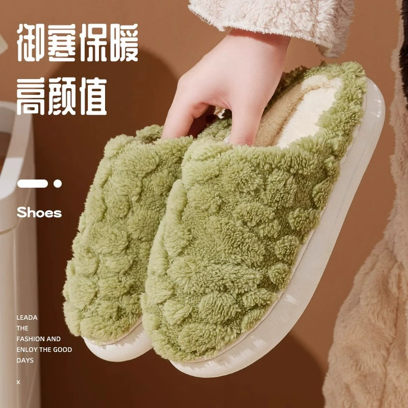 2024 новые хлопчатобумажные тапочки женские зимние дома в помещении толстая подошва нескользящие зимние модели теплые домашние шерстяные тапочки мужчины