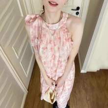 法式粉色挂脖吊带连衣裙女夏季2024新款小个子海边度假碎花长裙子