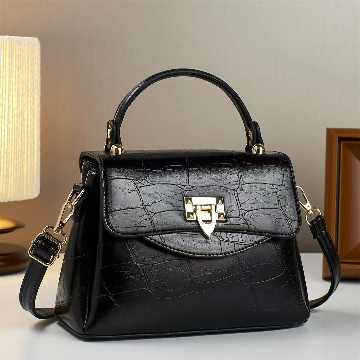 520 regalo bolso de lujo ligero mujer 2025 nuevo estilo atmosférico de alta gama madre de mediana edad bandolera