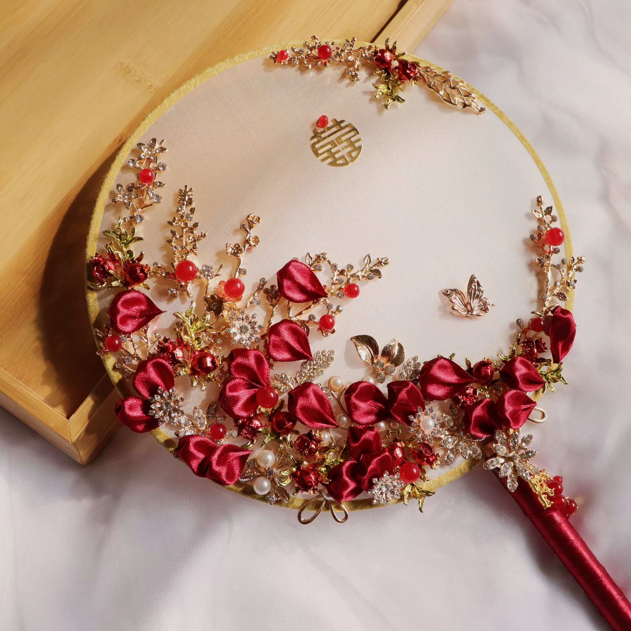 Девушка Ван делает невесту в китайском стиле