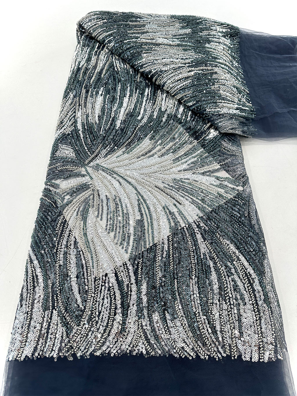 Bridal dress lace fabric vestido de noche europeo y americano malla lentejuelas tela bordada con tubo de cuentas