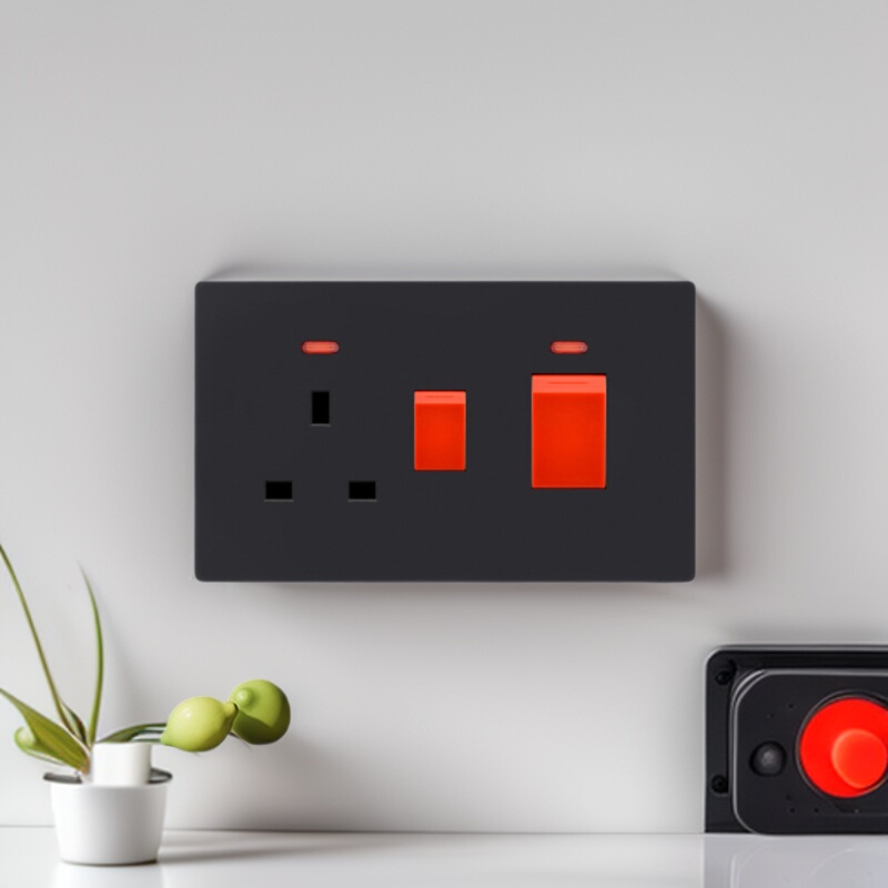 Switch Hong Kong and Macau 13A British-Style Wall Socket USB Fast Charging Type-C British Standard Black Panel Cross-Border Hot Sale