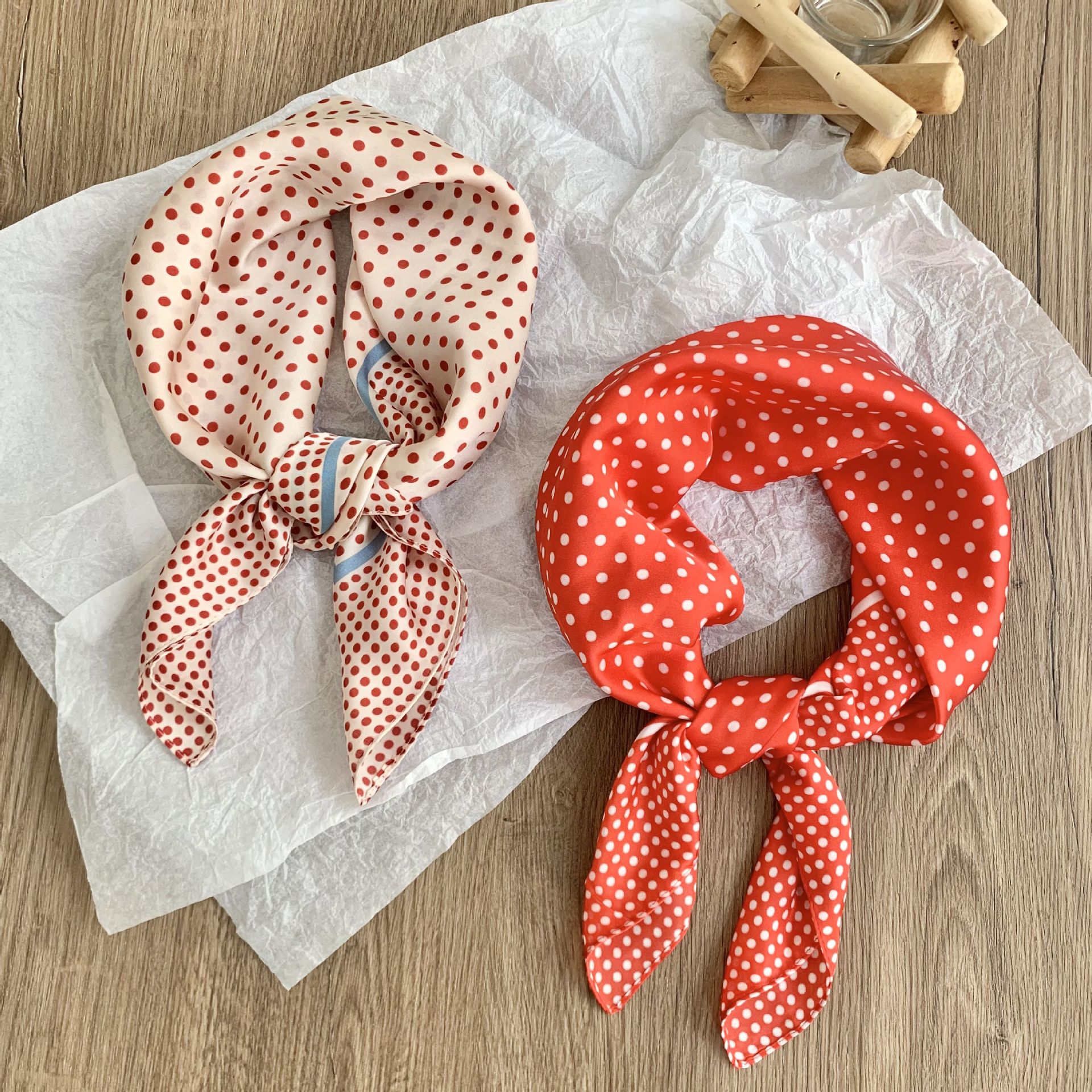 70*70 lunares pequeño pañuelo cuadrado femenino primavera y verano nuevo estilo coreano todo-fósforo protector solar protección del cuello bufanda bolso de moda pañuelo pañuelo de seda