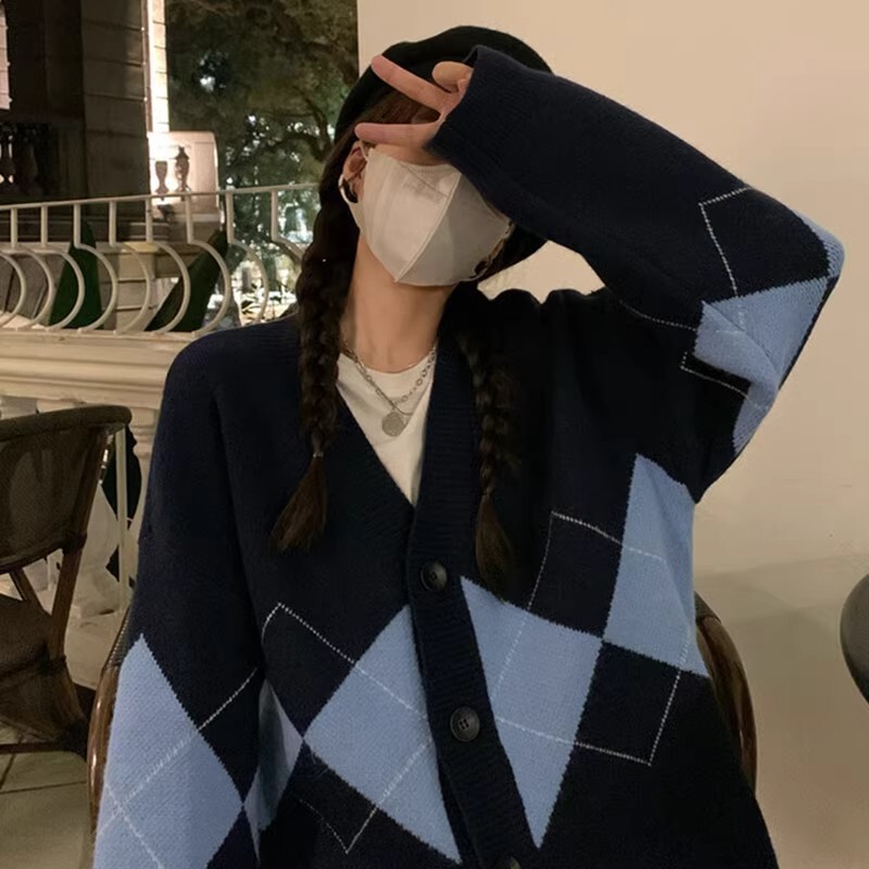 2023 Autumn and Winter Korean Style Diamond V Neck Knitted Cardigan Women's College Style Loose Lazy Sweater Jacket Trendy