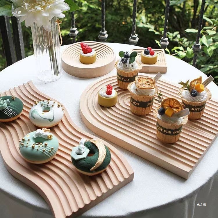 Creative cake pallet solid wood insulation wood cushion coffee coffee tray wooden bread board ins decoration to take pictures Feng Hong