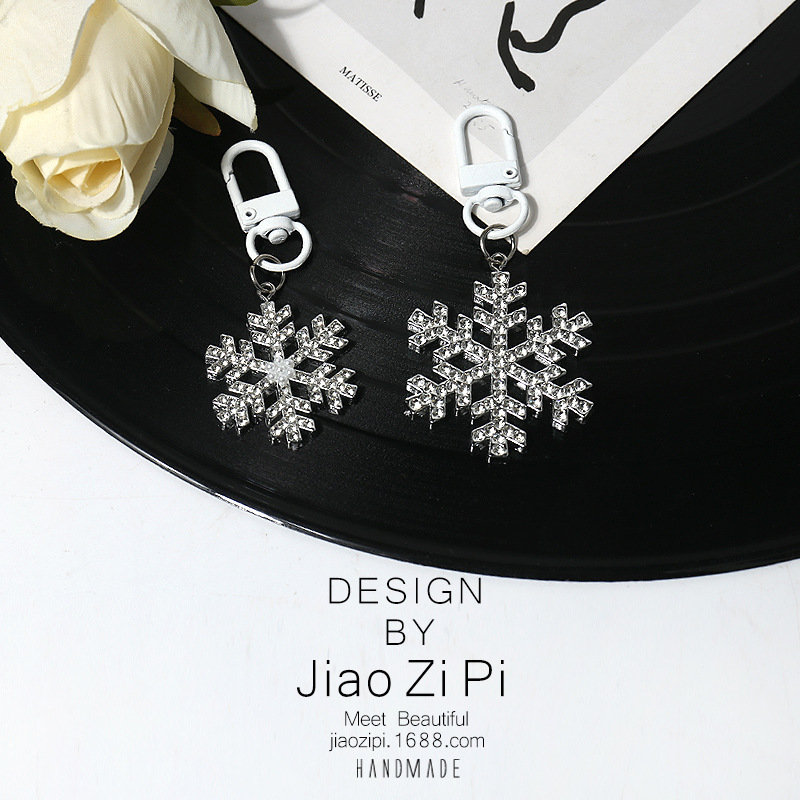 Simple rhinestone snowflake keychain cute bag accessories small hanging jewelry creative personality all-match Daily pendant