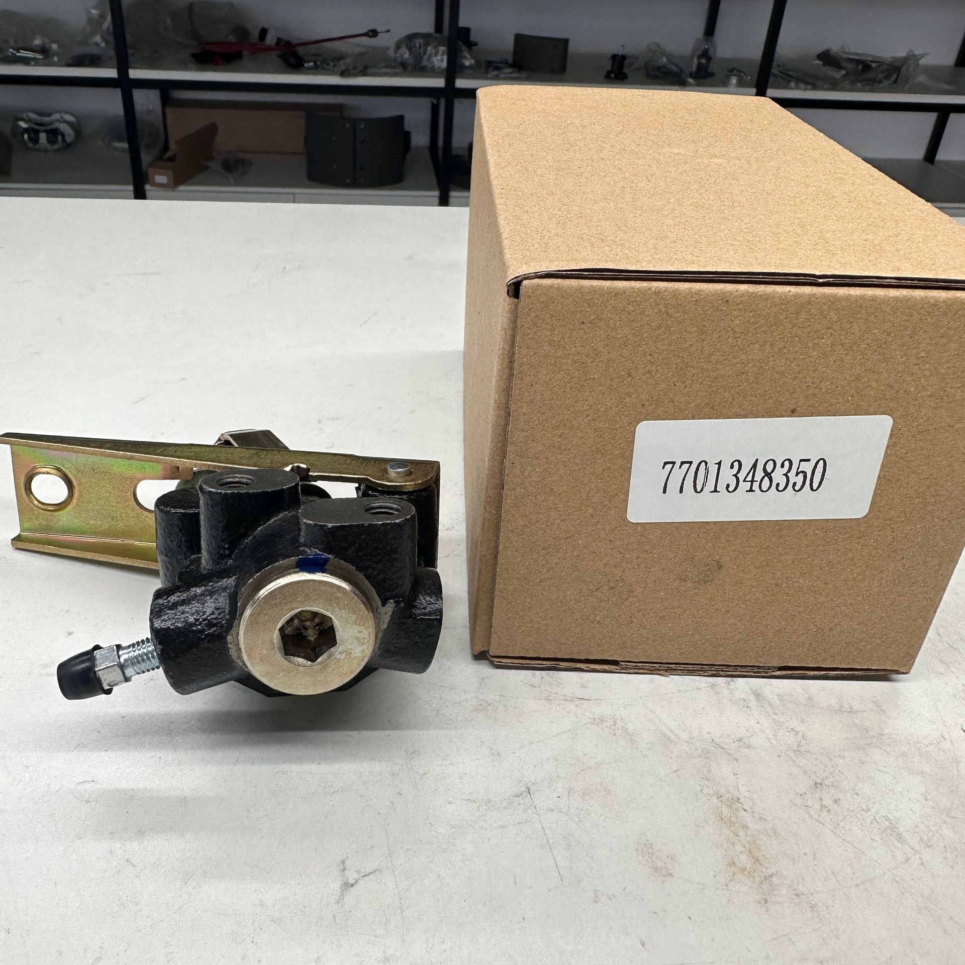 Suitable for Mercedes-Benz Brake Master Cylinder 0044305301 0044305001 A0044305301