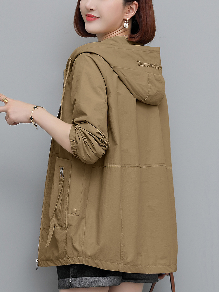 コートの女性2024春の新しい女装気質の小さい男の爆発的な上着のカジュアルな春と秋の短いジャケットのコート