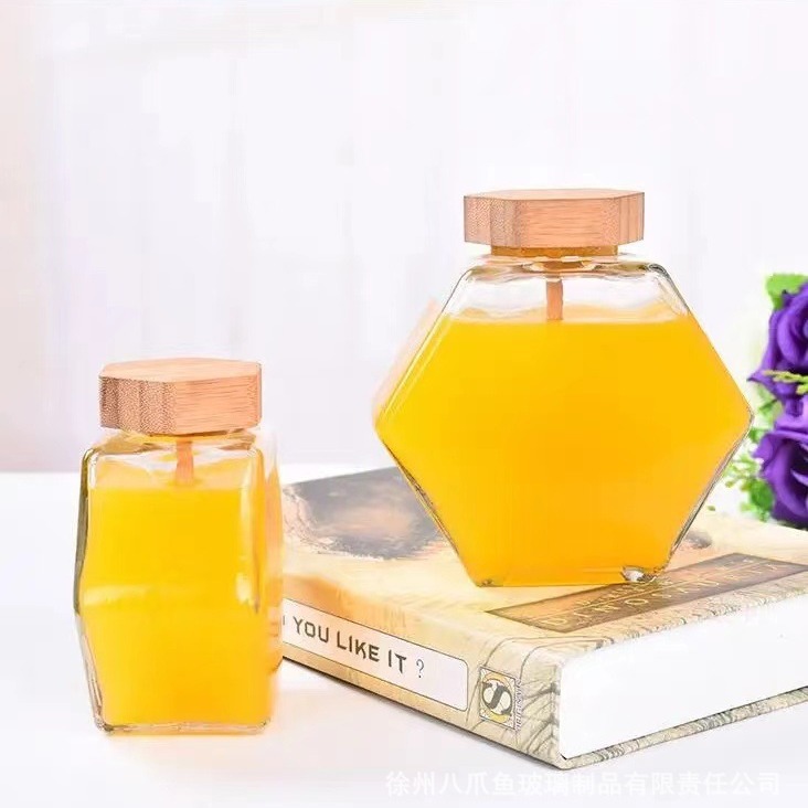 En stock botella de miel cubierta de bambú botella de vidrio hexagonal transparente con varilla de agitación sellada miel sub-botella gran cantidad consulta