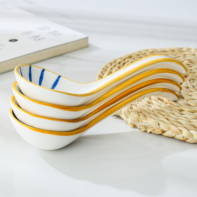 Cuchara japonesa creativa cuchara de sopa de cerámica diaria ramen con mango largo cuchara pequeña cuchara curvada vajilla