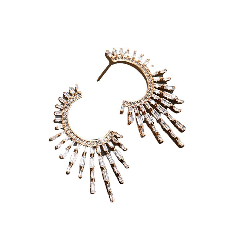 Joyería de Xuping personalizada nicho Luz de lujo con incrustaciones de circonio pendientes vintage pendientes elegantes europeos y americanos al por mayor pendientes de alto grado para las mujeres