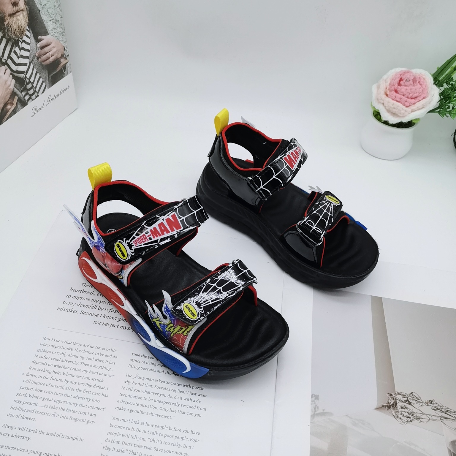 28-32 Tamaño de niños sandalias de verano antideslizante con suela suave para niños pequeños zapatos deportivos de playa de verano de secado rápido