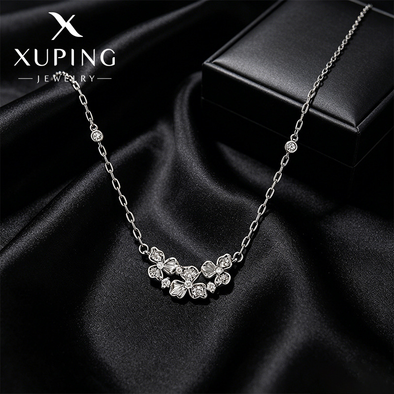 Xuping simple inswind dulce flor cadena clavícula aleación de cobre chapado temperamento blanco elegante collar de flores de trifolios para mujeres