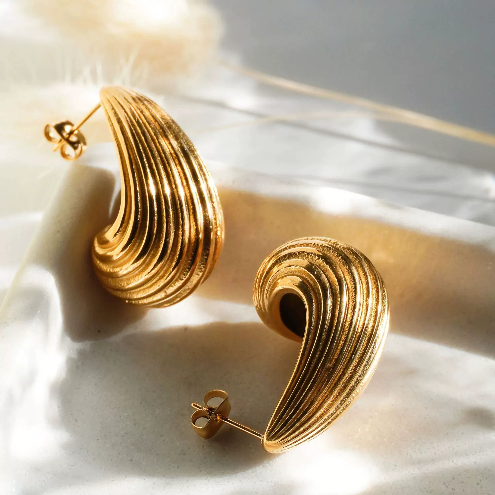 Трансграничные горячие продажи INS модные серьги из нержавеющей стали в стиле ретро высококачественные спиральные узоры нерегулярные европейские и американские универсальные серьги