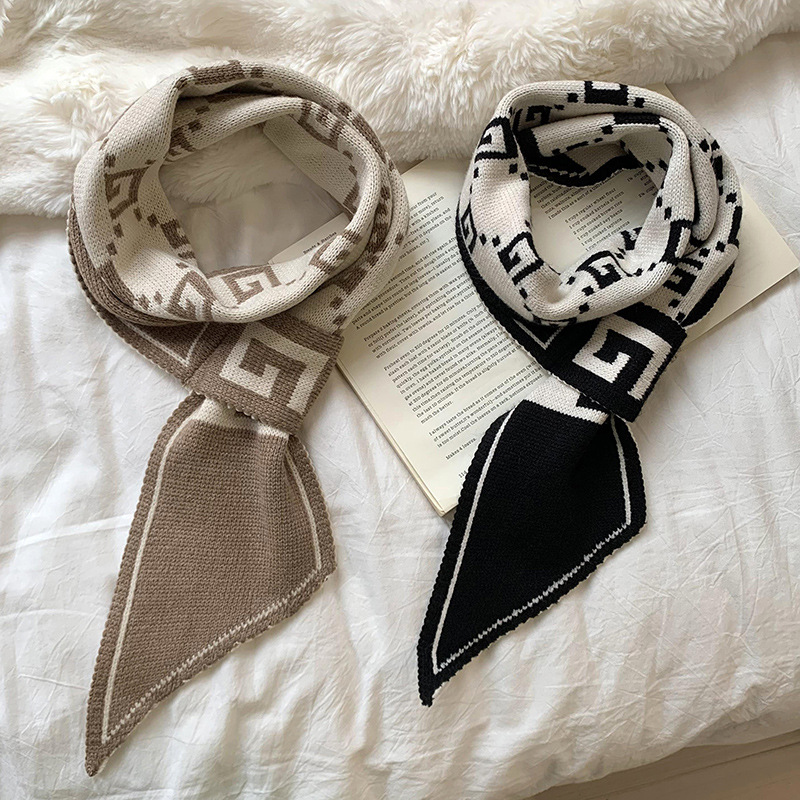 Bufandas de invierno para mujeres nuevas rayas clásicas en blanco y negro versátiles coreanas de decoración de cuello perezoso temperamento bufandas de cuello