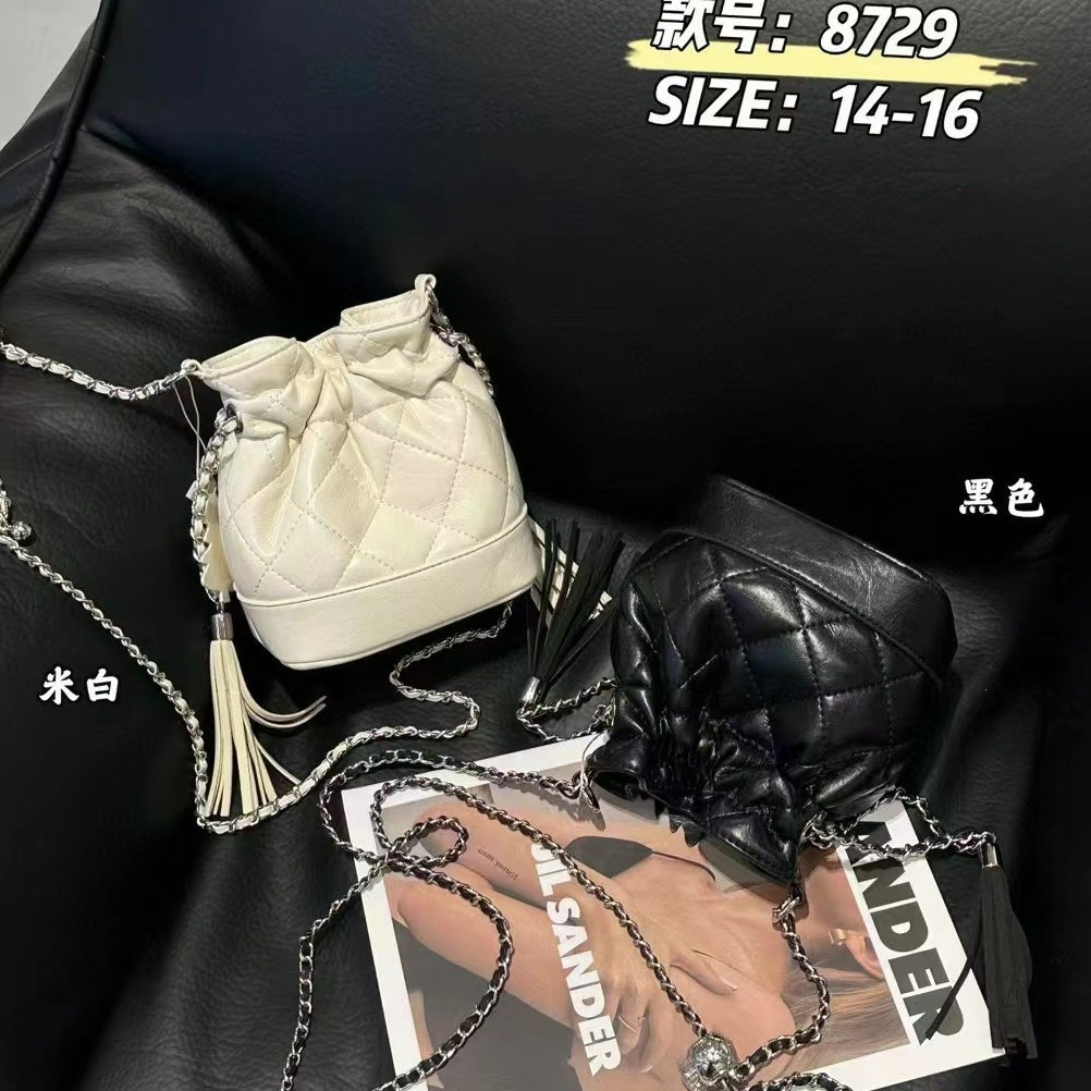 香港代购银色包包女士2024新款高级感小香风链条包斜挎小包水桶包
