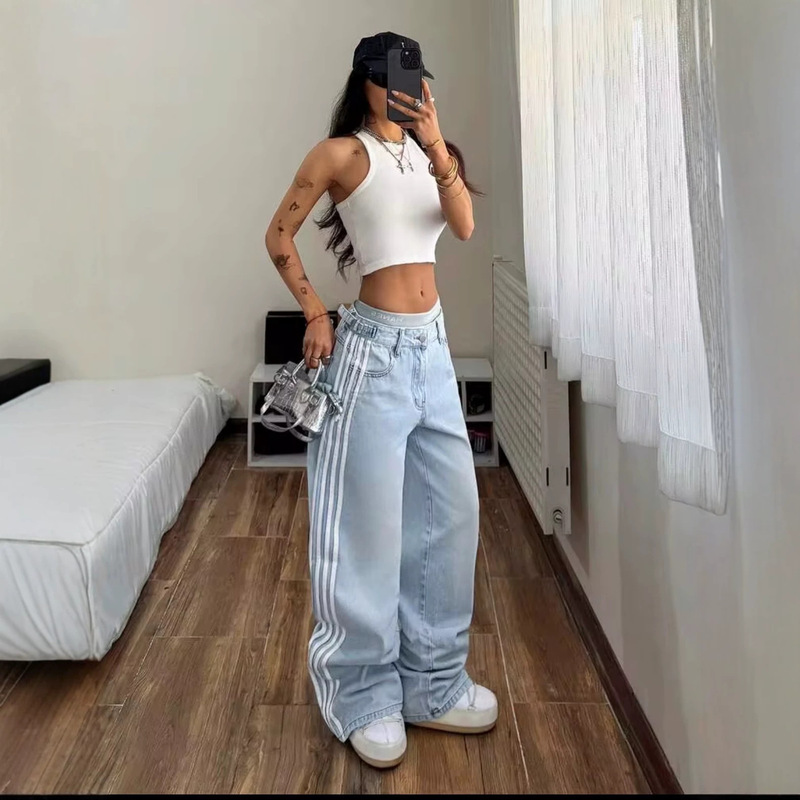 American-style women's jeans 2026 new model for spring, autumn, and summer, high-waisted, loose, straight-leg, casual, sporty, three-stripe, vintage wide-leg pants American-style women's jeans 2026 new model for spring, autumn, and summer, high-waisted, loose, straight-leg, casual, sporty, three-stripe, vintage wide-leg pants