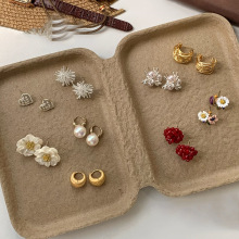 2025新款s925纯银花朵耳环女款小众设计高级感珍珠复古耳钉秋冬耳